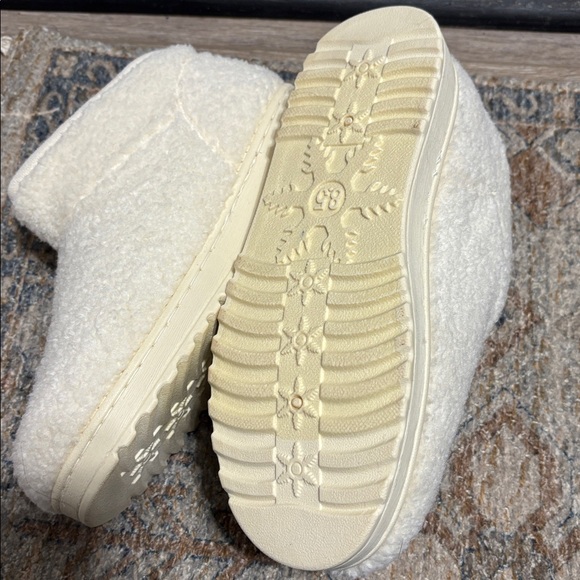 SO Cream Fleece ankle Boots size 8.5 - Picture 3 of 5